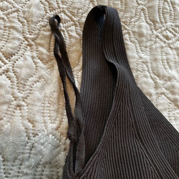 Alexander McQueen Black Ribbed Knit Sleeveless V-Neck Peplum Top Size M - Picture 4 of 6